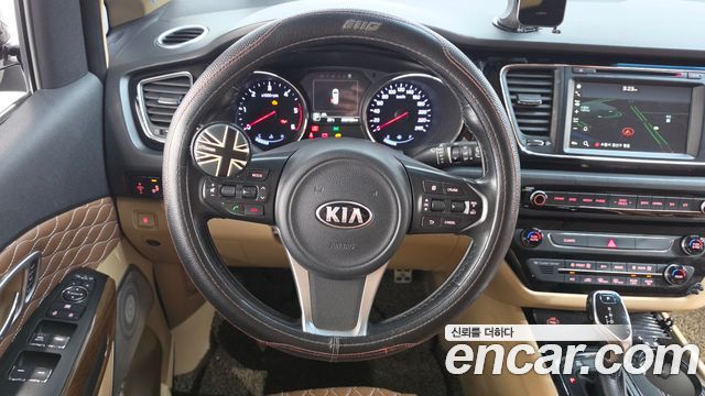 Kia Carnival 9-seater Hi-Limousine Noblesse 2016 — фото 14