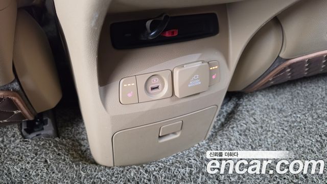 Kia Carnival 9-seater Hi-Limousine Noblesse 2016 — фото 16