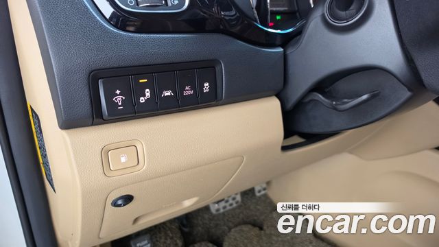Kia Carnival 9-seater Hi-Limousine Noblesse 2016 — фото 18