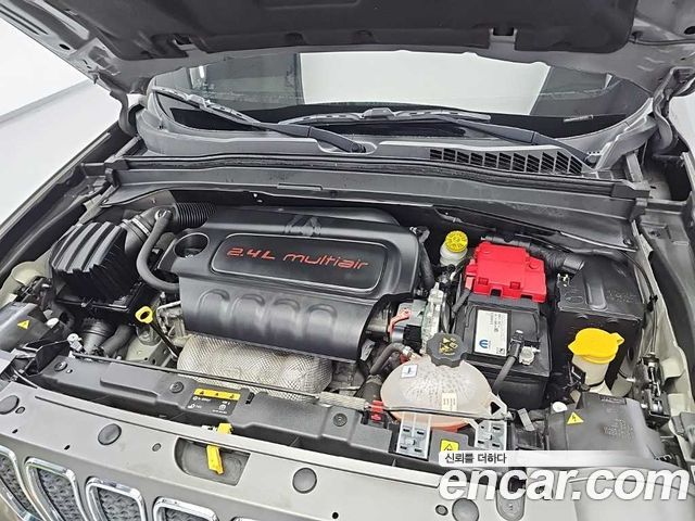 Jeep Renegade 2.4 Limited 2019 — фото 5
