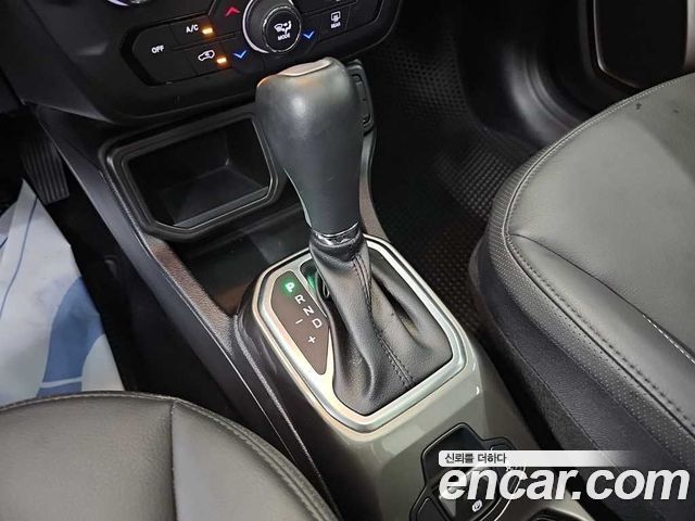 Jeep Renegade 2.4 Limited 2019 — фото 8