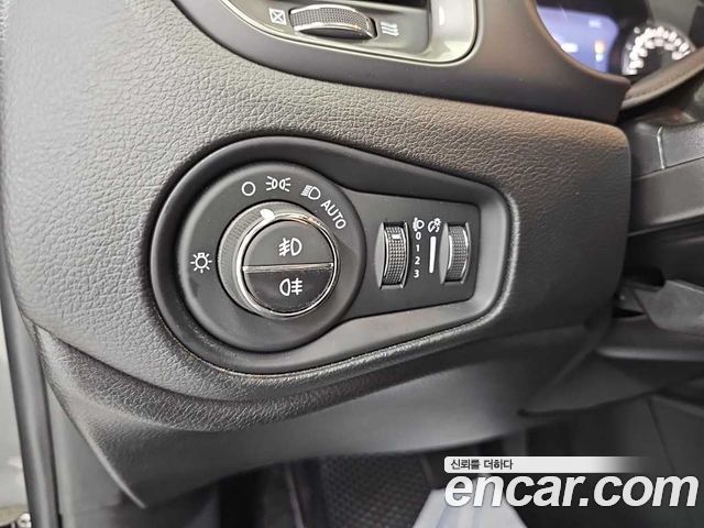 Jeep Renegade 2.4 Limited 2019 — фото 22