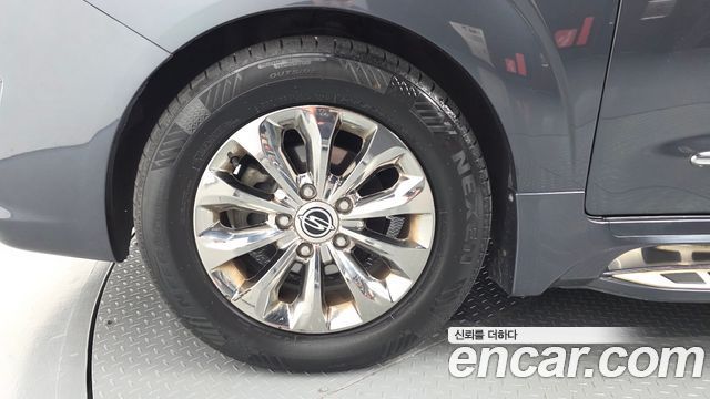 KG Mobility (SsangYong) Korando Turismo 4WD TX 9-seater 2017 — фото 5