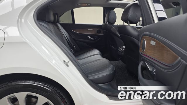 Mercedes-Benz E-Class (W213) E220d 4MATIC Exclusive 2020 — фото 11