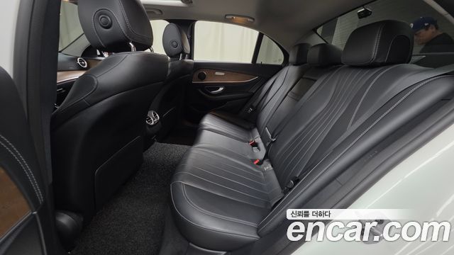 Mercedes-Benz E-Class (W213) E220d 4MATIC Exclusive 2020 — фото 12