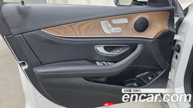 Mercedes-Benz E-Class (W213) E220d 4MATIC Exclusive 2020 — фото 24