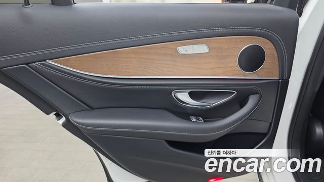 Mercedes-Benz E-Class (W213) E220d 4MATIC Exclusive 2020 — фото 25