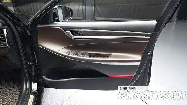 Hyundai Grandeur (IG) 2.4 Premium Special 2017 — фото 24