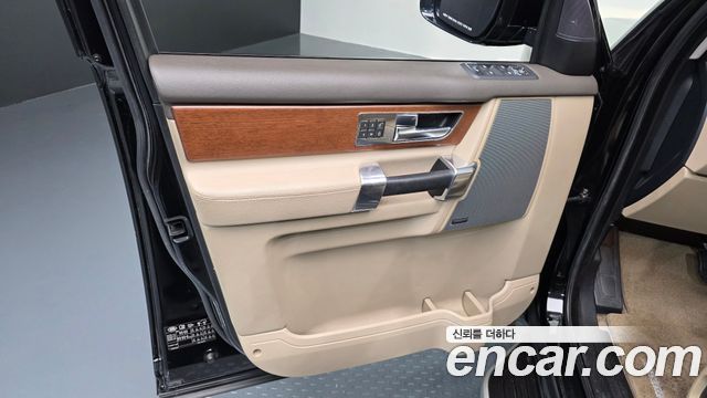 Land Rover Discovery 4 3.0 SDV6 SE 2016 — фото 30