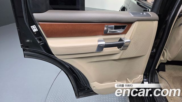 Land Rover Discovery 4 3.0 SDV6 SE 2016 — фото 31