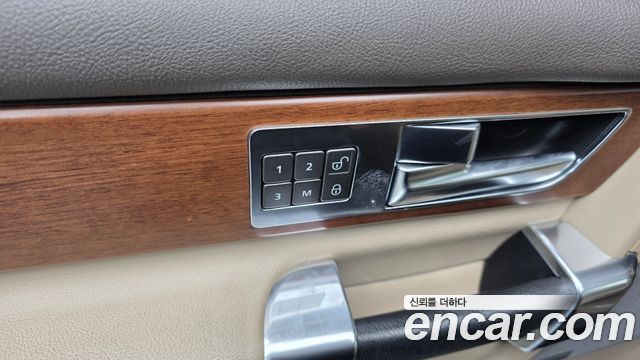 Land Rover Discovery 4 3.0 SDV6 SE 2016 — фото 34