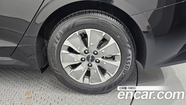 Kia K5 Hybrid (III) Trendy 2022 — фото 27