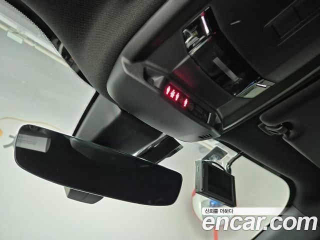 Peugeot e-2008 (II) EV GT 2022 — фото 19