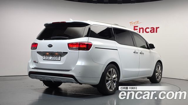 Kia Carnival 9-seater Noblesse 2015 — фото 2