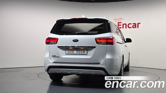 Kia Carnival 9-seater Noblesse 2015 — фото 4