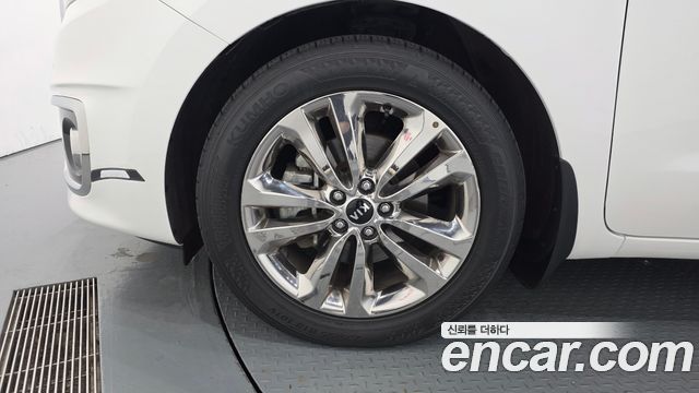 Kia Carnival 9-seater Noblesse 2015 — фото 5