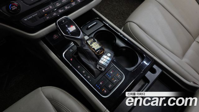 Kia Carnival 9-seater Noblesse 2015 — фото 9