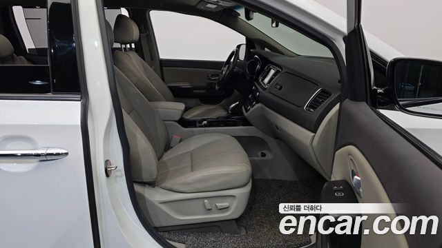 Kia Carnival 9-seater Noblesse 2015 — фото 11