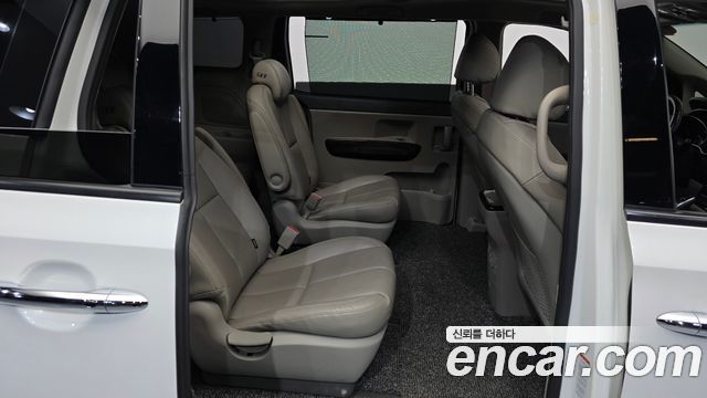 Kia Carnival 9-seater Noblesse 2015 — фото 12