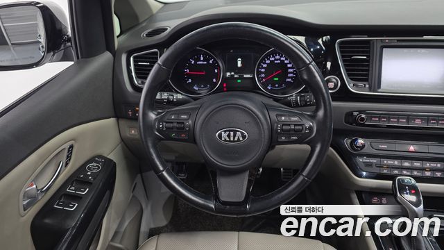 Kia Carnival 9-seater Noblesse 2015 — фото 13