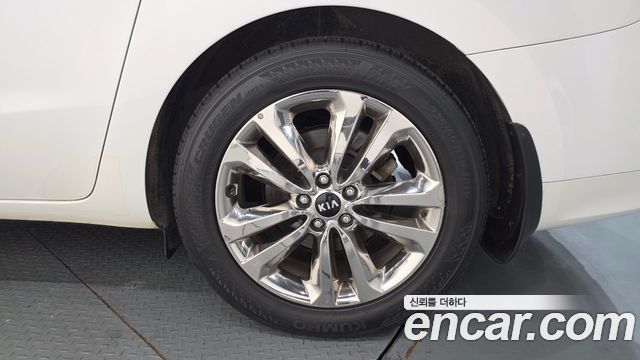 Kia Carnival 9-seater Noblesse 2015 — фото 21