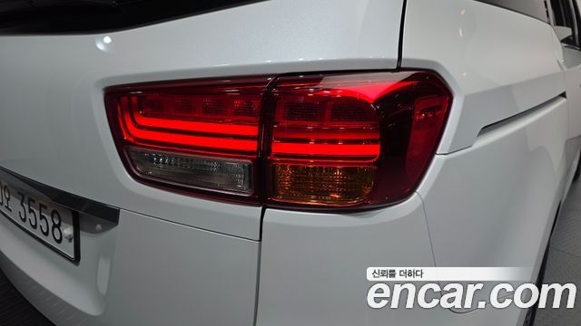 Kia Carnival 9-seater Noblesse 2015 — фото 23