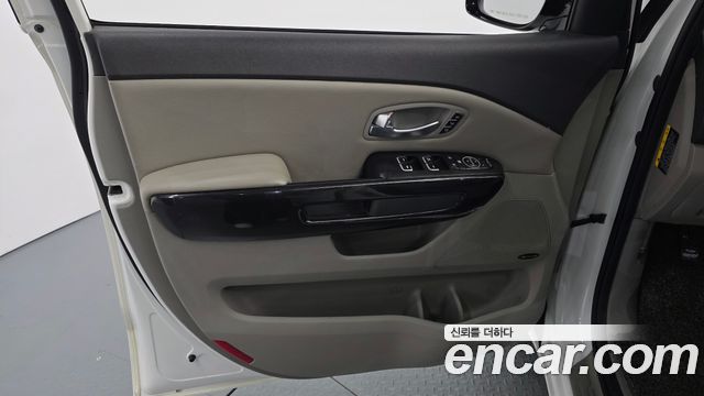 Kia Carnival 9-seater Noblesse 2015 — фото 24