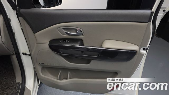 Kia Carnival 9-seater Noblesse 2015 — фото 25
