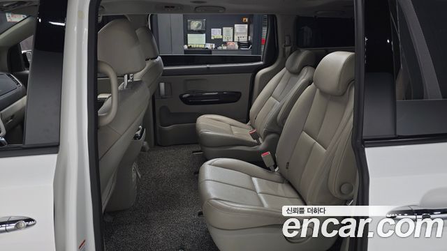 Kia Carnival 9-seater Noblesse 2015 — фото 26