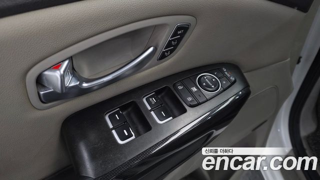 Kia Carnival 9-seater Noblesse 2015 — фото 27