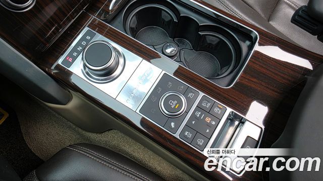 Land Rover Range Rover (IV) 4.4 SDV8 Vogue SE DIESEL 2016 — фото 9