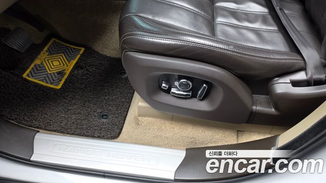 Land Rover Range Rover (IV) 4.4 SDV8 Vogue SE DIESEL 2016 — фото 32