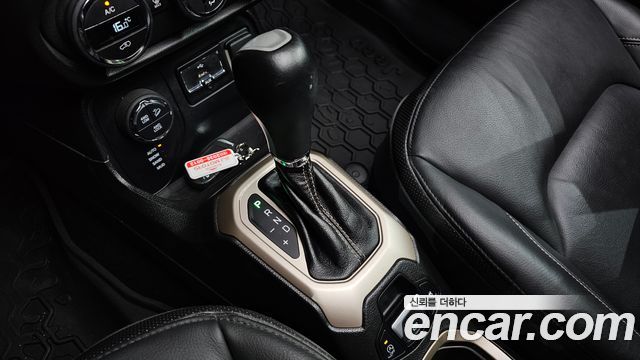 Jeep Renegade 2.0 Diesel Limited AWD 2017 — фото 9