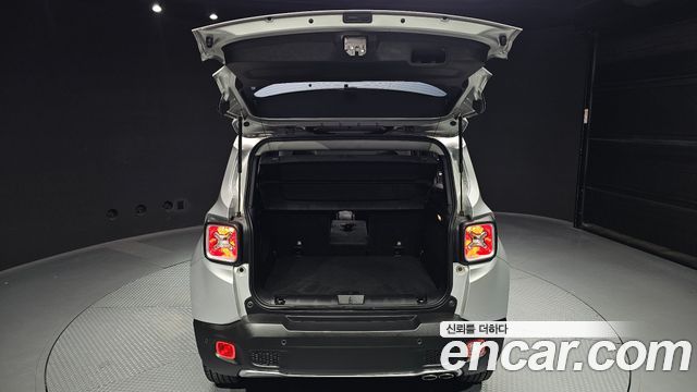 Jeep Renegade 2.0 Diesel Limited AWD 2017 — фото 20