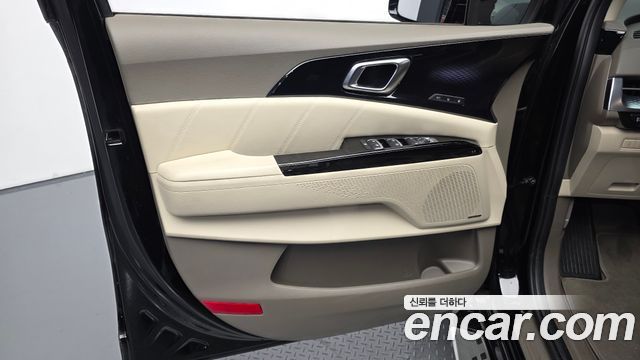 Kia Carnival (IV) Gasoline 4-Seater Hi-Limousine Signature 2023 — фото 25