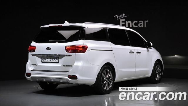 Kia Carnival 7-Seater Limousine VIP 2019 — фото 2