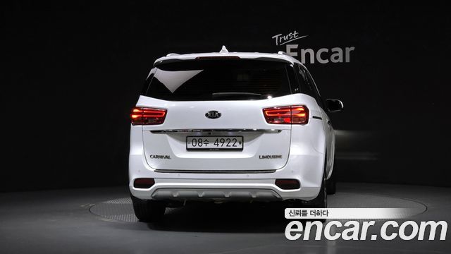 Kia Carnival 7-Seater Limousine VIP 2019 — фото 4