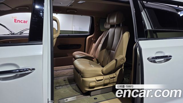 Kia Carnival 7-Seater Limousine VIP 2019 — фото 11