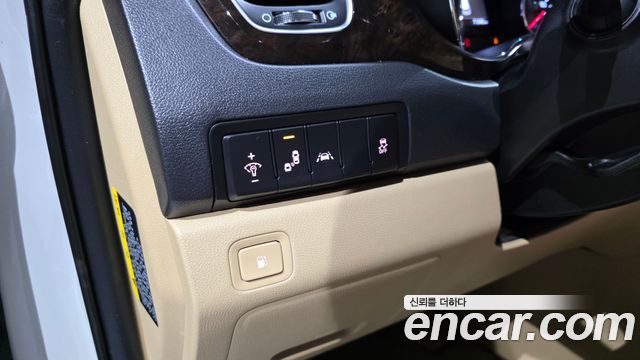 Kia Carnival 7-Seater Limousine VIP 2019 — фото 12