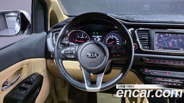 Kia Carnival 7-Seater Limousine VIP 2019 — фото 13