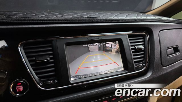 Kia Carnival 7-Seater Limousine VIP 2019 — фото 15