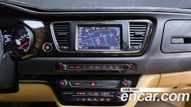 Kia Carnival 7-Seater Limousine VIP 2019 — фото 16