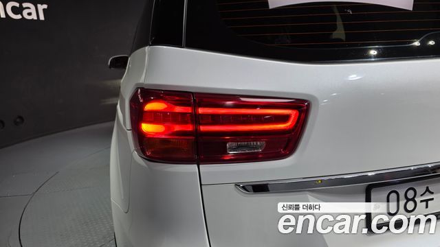 Kia Carnival 7-Seater Limousine VIP 2019 — фото 23
