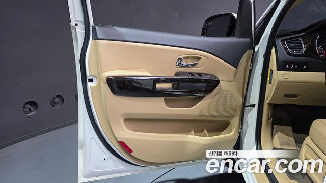 Kia Carnival 7-Seater Limousine VIP 2019 — фото 24