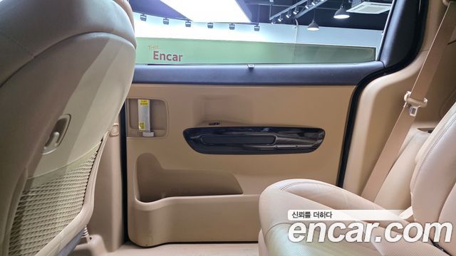 Kia Carnival 7-Seater Limousine VIP 2019 — фото 25