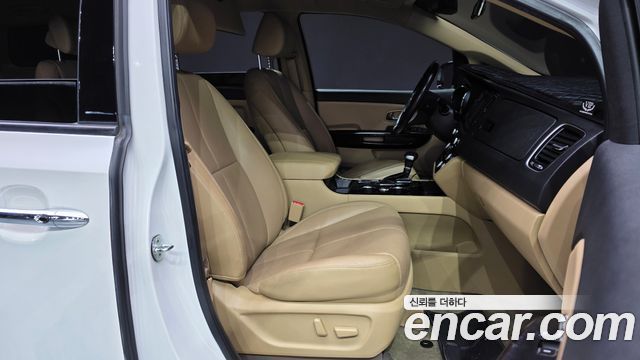 Kia Carnival 7-Seater Limousine VIP 2019 — фото 26