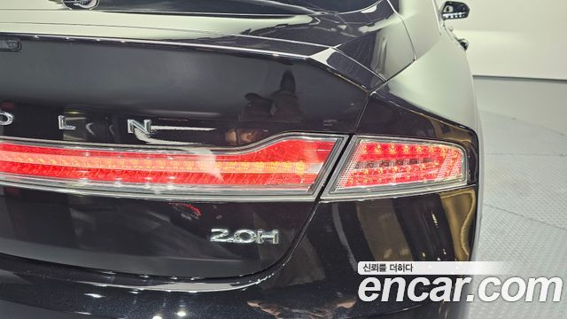 Lincoln MKZ Hybrid 2nd 2019 — фото 29