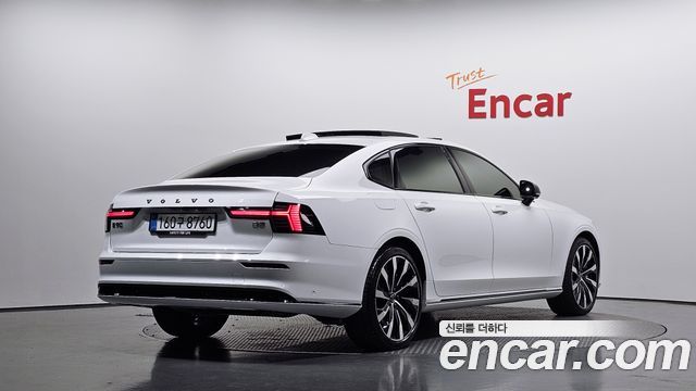 Volvo S90 B5 Ultra Dark Air Sus 2026 — фото 2