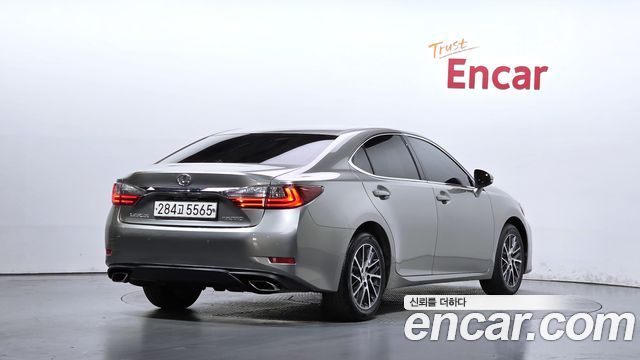 Lexus ES350 Supreme XV60 2018 — фото 2
