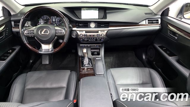 Lexus ES350 Supreme XV60 2018 — фото 7